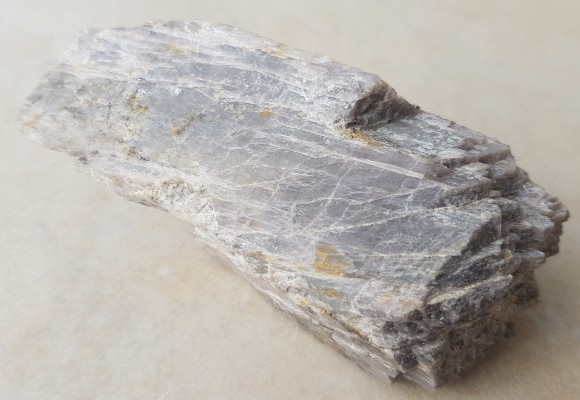 Duży okaz rzadkiego piroksenu litowego - spodumenu