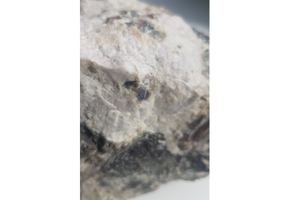 Pegmatoid z szafirem ze Złotego Stoku