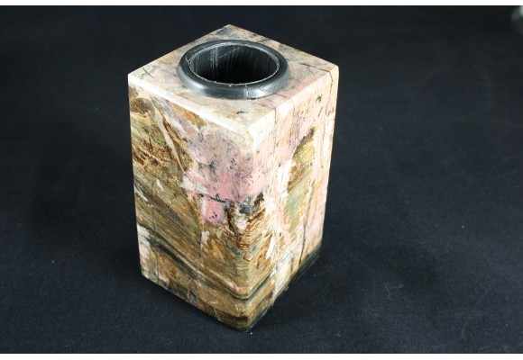 Wazon z rodonitu z rumuńskich Karpat