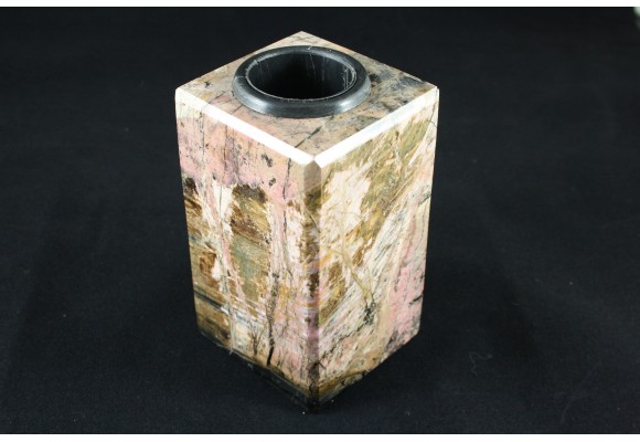 Wazon z rodonitu z rumuńskich Karpat