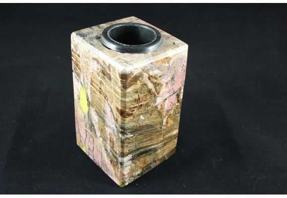 Wazon z rodonitu z rumuńskich Karpat