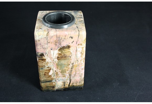 Wazon z rodonitu z rumuńskich Karpat