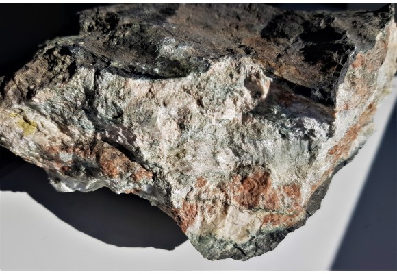 Budina z wollastonitem i granatami z Miedzianki sudeckiej