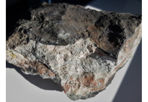 Budina z wollastonitem i granatami z Miedzianki sudeckiej