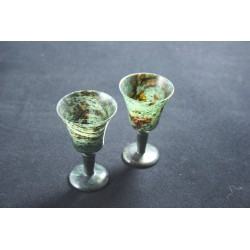 Unikatowa para kamienych kieliszków wykonanych ze żmijowca