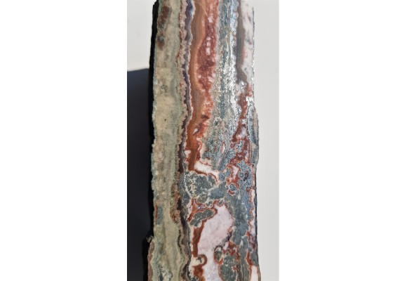 Niezwykły agat żyłowy z Borówna obficie impregnowany pirytem