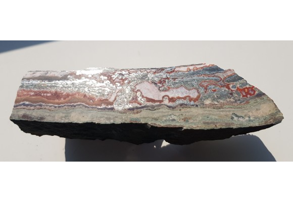 Niezwykły agat żyłowy z Borówna obficie impregnowany pirytem