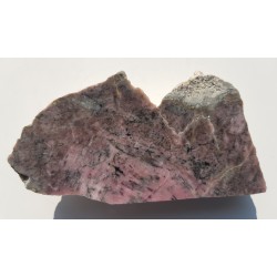 Okaz różowego klinozoisytu z Nasławic