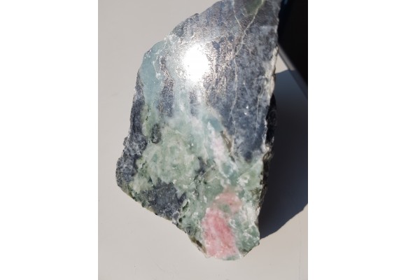 Skarn z różowym zoistytem z Łażan k. Żarowa