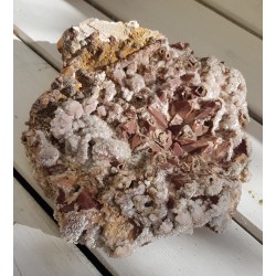 Duża szczotka pseudomorfoz dolomitu po kalcycie z Rędzin k. Kamiennej Góry