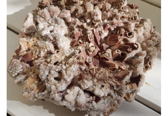 Duża szczotka pseudomorfoz dolomitu po kalcycie z Rędzin k. Kamiennej Góry