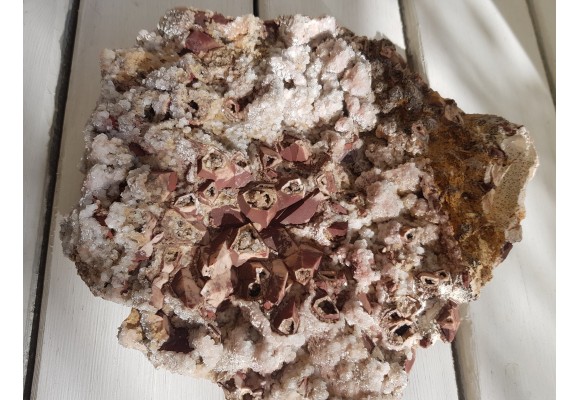 Duża szczotka pseudomorfoz dolomitu po kalcycie z Rędzin k. Kamiennej Góry