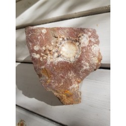 Duży okaz wavellitu z Wiśniówki w Górach Świętokrzyskich