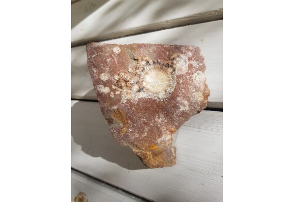 Duży okaz wavellitu z Wiśniówki w Górach Świętokrzyskich