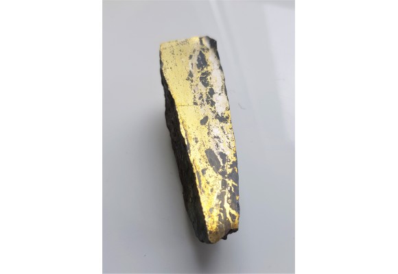 Polerowany fragment żyły kruszcowej z Miedzianki sudeckiej