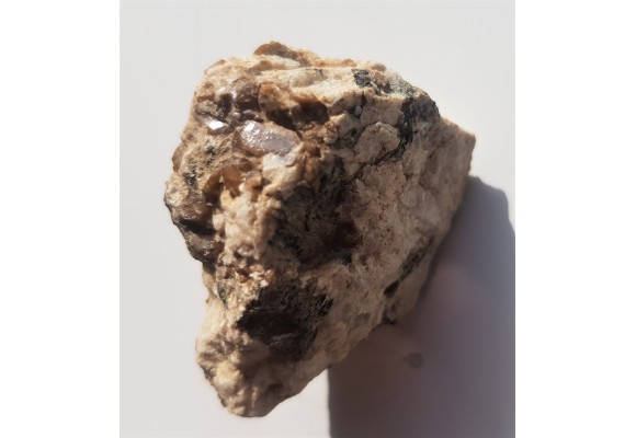 Skupienie idealnie wykształconych kryształów tytanitu