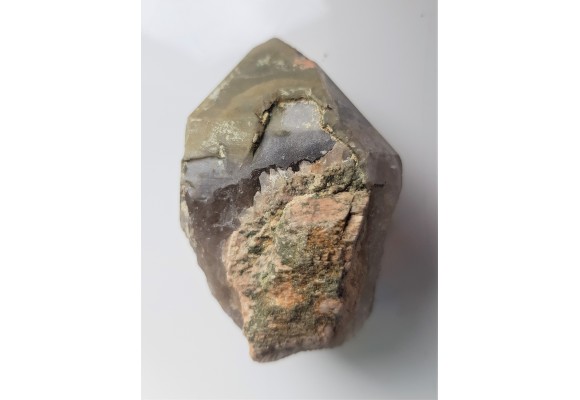 Wyjątkowy kwarc z zielonym zakończeniem