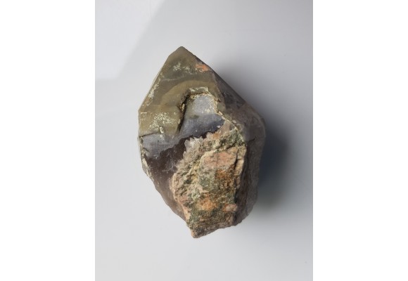 Wyjątkowy kwarc z zielonym zakończeniem