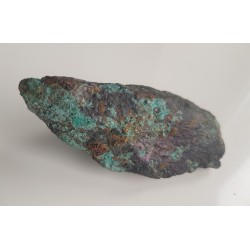 Bryłka masywnego bornitu z nalotami malachitu z Ciechanowic