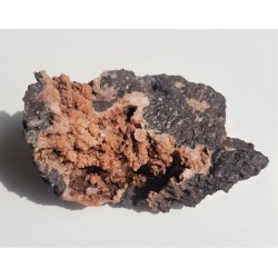 Epistilbit w pustkach melafirów z Suszyny