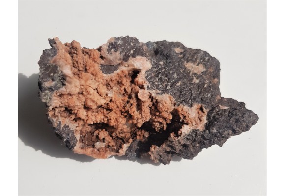 Epistilbit w pustkach melafirów z Suszyny