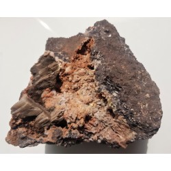 Epistilbit w pustkach melafirów z Suszyny