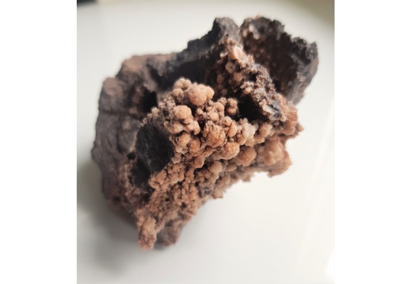 Epistilbit w pustkach melafirów z Suszyny