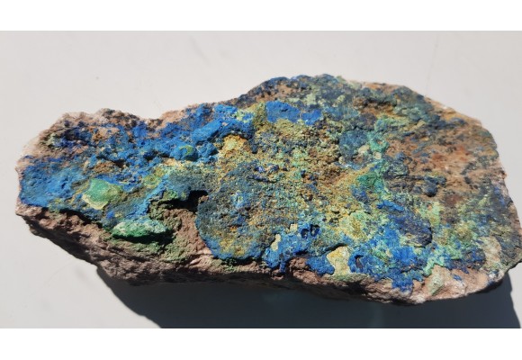 Grube naskorupienia azurytu i malachitu na dewońskim wapieniu z Miedzianki w G. Świętokrzyskich