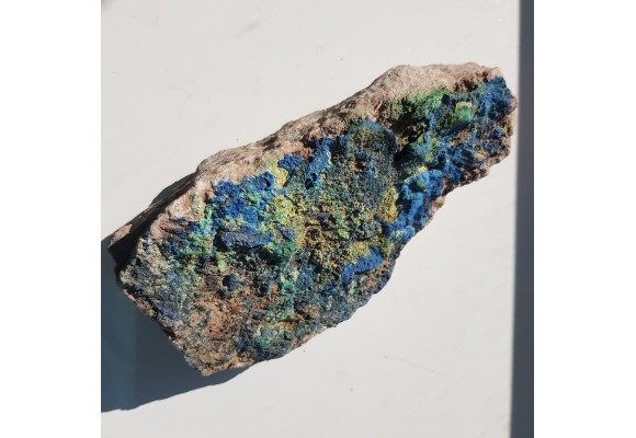 Grube naskorupienia azurytu i malachitu na dewońskim wapieniu z Miedzianki w G. Świętokrzyskich