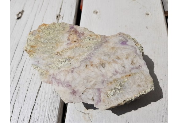 Żyła kwarcowo-ametystowa z Masywu Ślęży