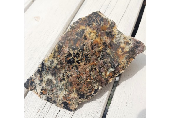 Polerowany okaz granulitu