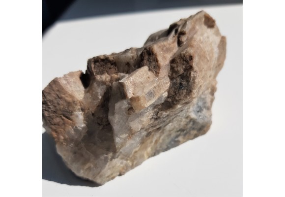 Duże kryształy diopsydu z Gromnika k. Strzelina