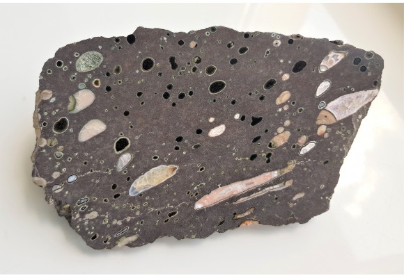 Polerowany melafir migdałowcowy z Lubiechowej