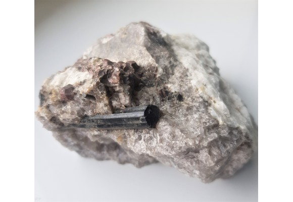 Turmalin (szerl) i granaty z Gór Sowich