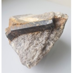 Masywny szerl z Gór Sowich