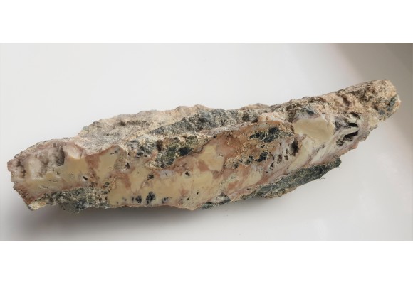 Opal w serpentynicie z Jordanowa Śląskiego