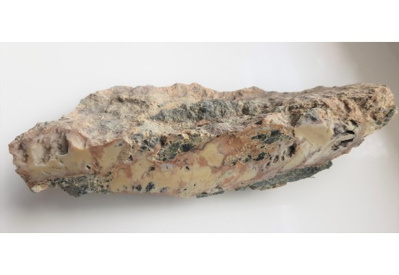 Opal w serpentynicie z Jordanowa Śląskiego