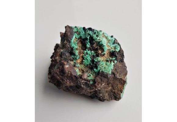 Malachit w żelaziaku brunatnym z Gór Kaczawskich