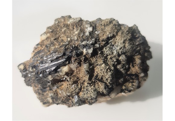 Turmaliny na szczotce skaleniowej z Łomnicy