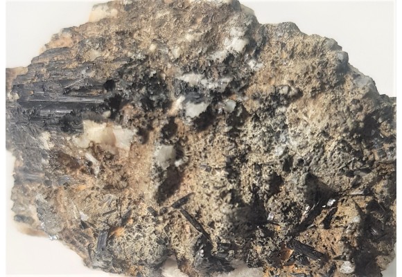 Turmaliny na szczotce skaleniowej z Łomnicy