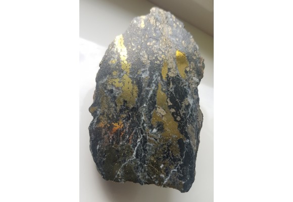 Polerowany fragment żyły kruszcowej z Miedzianki sudeckiej