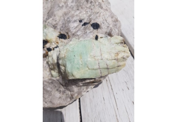 Masywny, duży kryształ berylu z Piławy Górnej