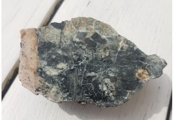 Skała z kontaktu gabra Ślęży z granitem