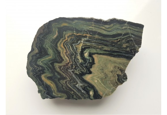 Piękny fałd w skarnie z Kowar