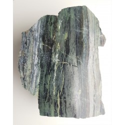 Laminowana skała magnetytowo-serpentynowa z Kowar