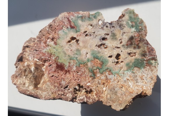 Geoda kwarcowa z pseudomorfozami i zieloną strefą z Sokołowca