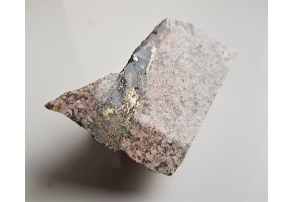 Okruszcowany aplogranit ze Szklarskiej Poręby Huty