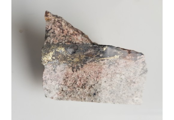 Okruszcowany aplogranit ze Szklarskiej Poręby Huty