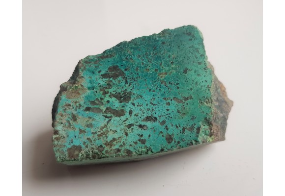 Polerowany okaz chryzokoli z Miedzianki w Sudetach