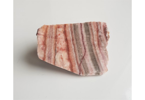 Polerowany okaz różanki zelejowskiej